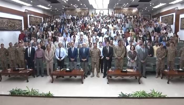 کور کمانڈر لاہور کی مختلف جامعات کےاساتذہ کیساتھ خصوصی نشست