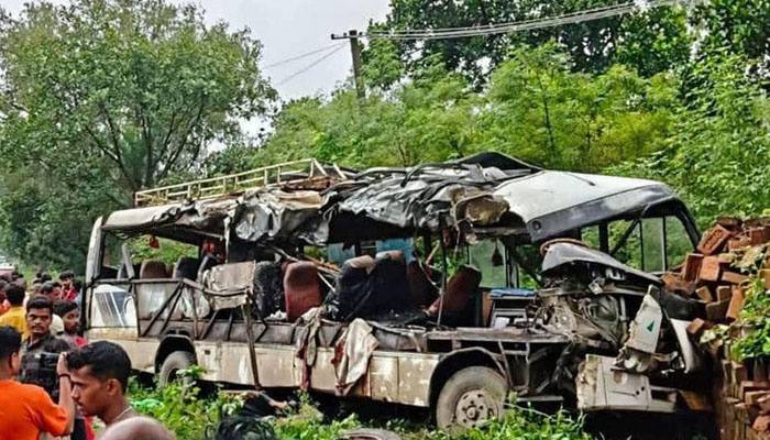 بھارت میں ہندویاتریوں کی بس خوفناک حادثے کا شکار، 18 افراد چل بسے