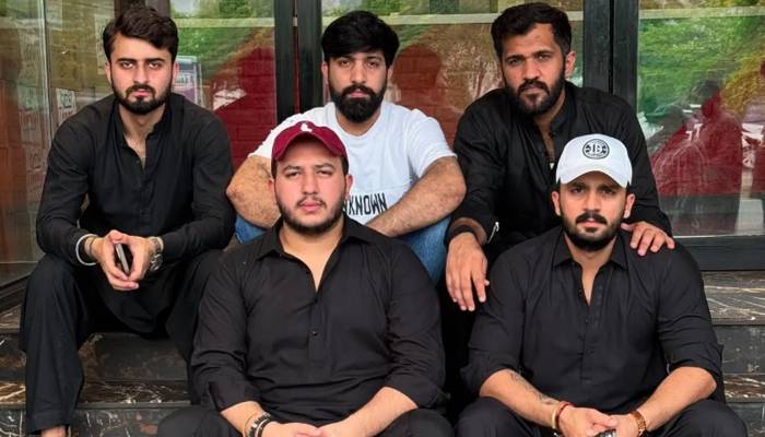  نازیبا ویڈیوز کیسے لیک ہوئیں؟ رجب بٹ کے دوستوں نے خاموشی توڑ دی