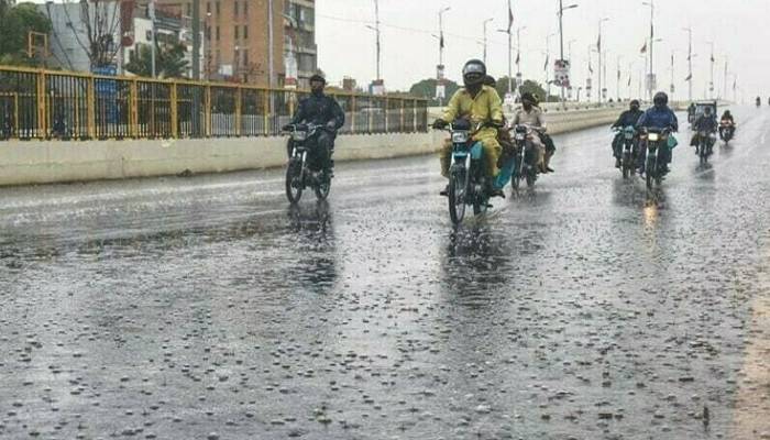 ملک بھر میں موسلادھار بارشیں، نشیبی علاقے زیر آب، دو بچیاں جاں بحق