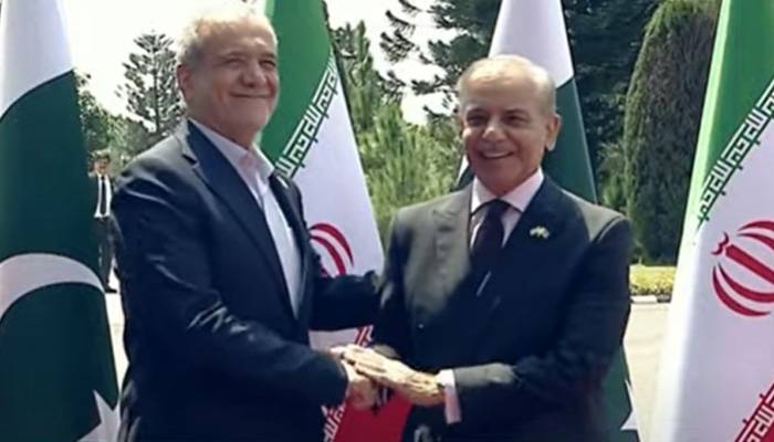 ایرانی صدر کی وزیر اعظم ہاؤس آمد، شہباز شریف نے پرتپاک استقبال کیا
