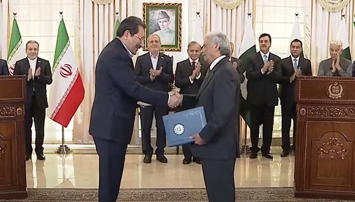 پاکستان اور ایران کے درمیان کل 13 معاہدوں ، ایم اویوز کی دستاویز کا تبادلہ