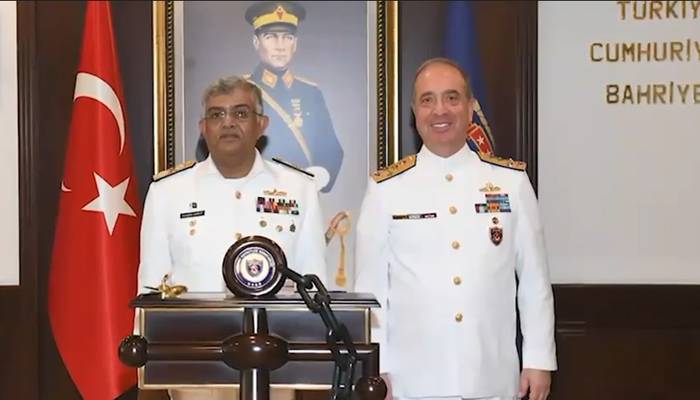 پاک بحریہ کے سربراہ کو ترکیہ میں اعلیٰ عسکری اعزاز سے نواز دیا گیا