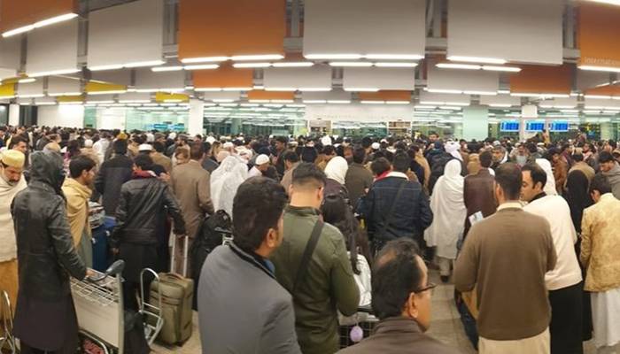 گزشتہ 6ماہ میں لاکھوں پاکستانی ملک چھوڑ گئے، غیرملکی جریدےکا دعویٰ