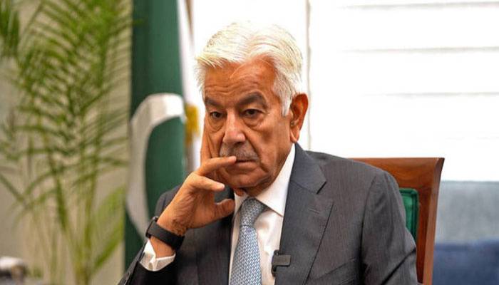 خواجہ آصف کے الزامات پر افسر شاہی کا سخت ردعمل سامنے آگیا