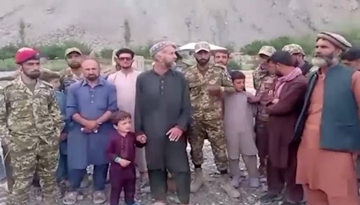 پاک فوج کی سیلاب سے متاثرہ علاقوں میں امدادی سرگرمیاں جاری