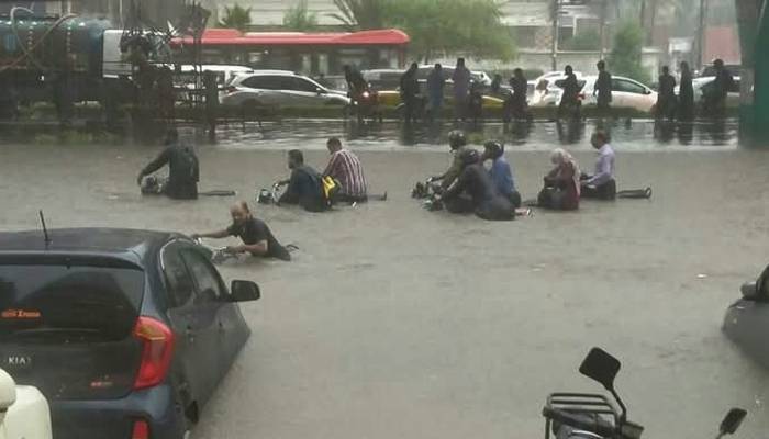 کراچی میں طوفانی بارش اور اربن فلڈنگ ،مختلف حادثات میں 10 افراد جاں بحق
