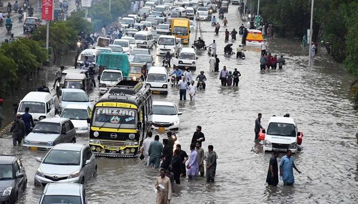 گزشتہ روز کی طرح آج بھی شہر قائد میں موسلادھار بارش شروع