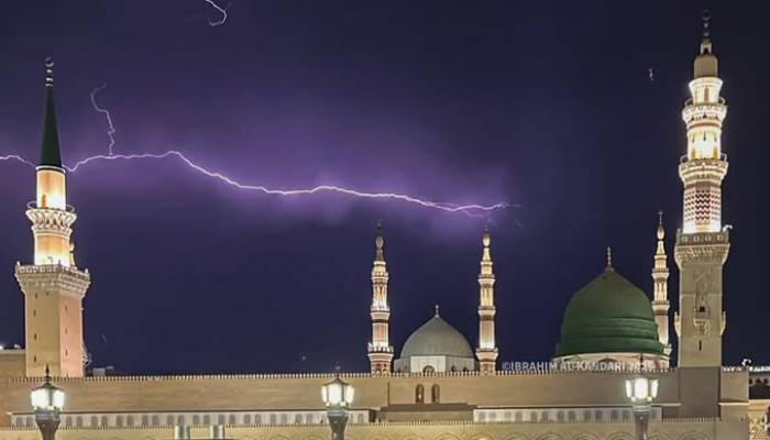 مسجدنبویﷺمیں باران رحمت سے موسم خوشگوار،ویڈیو وائرل