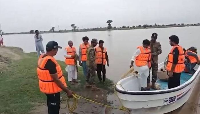 پاکستان رینجرز (پنجاب) کا سیلاب سے متاثرہ علاقوں میں ریسکیو اینڈ ریلیف آپریشن جاری