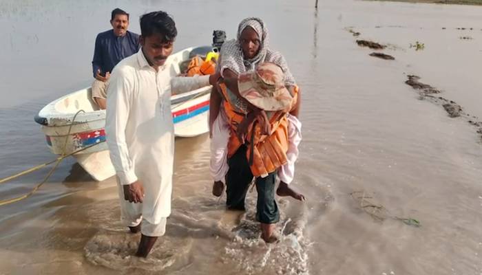 سیلاب سے متاثرہ علاقوں میں پاک فوج کا ریسکیو آپریشن ، قیمتی جانیں بچالیں