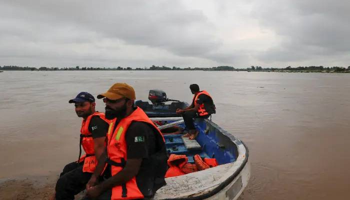 صوبہ پنجاب میں اونچے درجے کے سیلاب سے لاکھوں شہری متاثر، 22 افراد جان کی بازی ہار گئے، متعدد لاپتہ