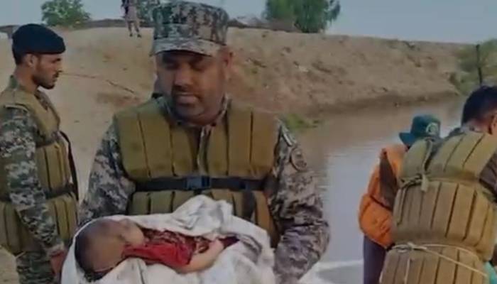 رینجرز کا سیلاب سے متاثرہ سلیمانکی میں ریسکیو آپریشن جاری، فری میڈیکل کیمپس بھی قائم