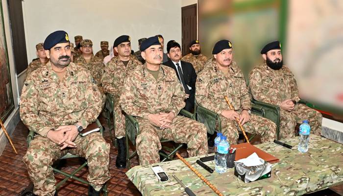 فیلڈمارشل کا سیلاب متاثرہ علاقوں کا دورہ،فوج، سول انتظامیہ کے اقدامات پر اظہار اطمینان