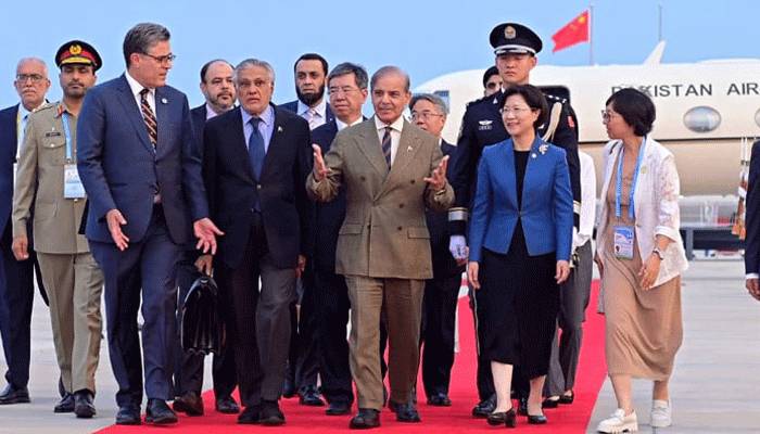 وزیراعظم محمد شہباز شریف چین پہنچ گئے، دورے کا شیڈول سامنے آگیا