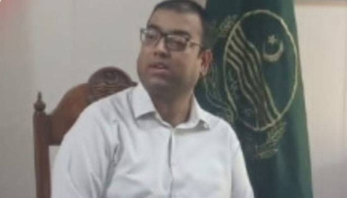 افسوسناک خبر، اسسٹنٹ کمشنر پتوکی سیلاب زدہ علاقہ کے دورہ کے دوران چل بسے