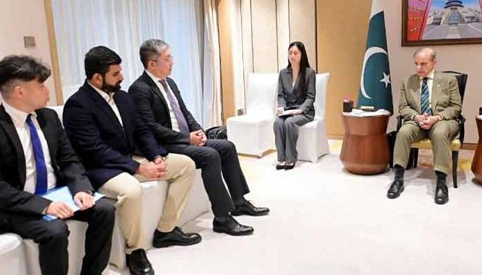 وزیراعظم کی چین اور پاکستان کے درمیان بی ٹو بی سرمایہ کاری  کو فروغ دینے کیلئے اعلیٰ چینی کاروباری شخصیات سے ملاقات