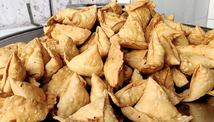 سموسے نہ لانے پر بیوی نے شوہر کو تشدد کا نشانہ بنا ڈالا