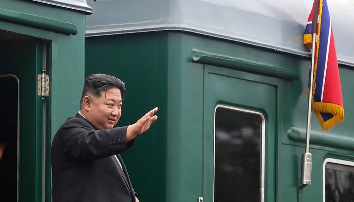 ’قلعہ‘ نما گاڑی: کم جونگ اُن کی بلٹ پروف ٹرین  
