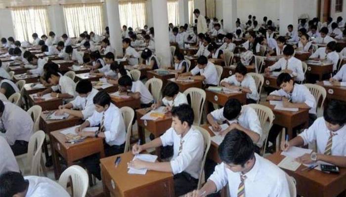 فیصل آباد بورڈ نے سیلابی صورتحال پر میٹرک امتحانات ملتوی کرنے کا اعلان کردیا