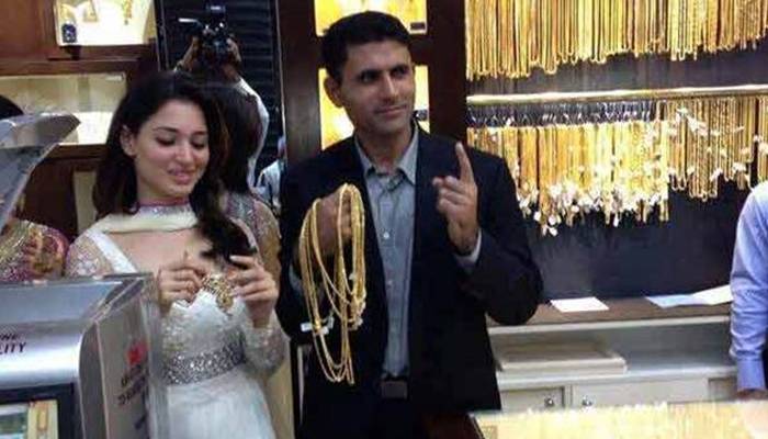 عبدالرزاق نے تمنا بھاٹیا سے تعلقات کی خبروں کو بے بنیاد قرار دے دیا