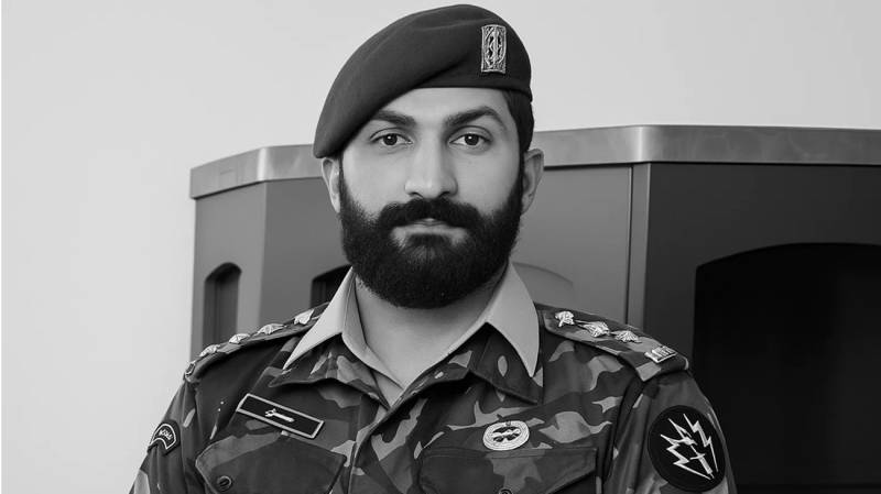 سابق ڈی جی آئی ایس پی آر آصف غفور سمیت اعلیٰ فوجی حکام کا میجر عدنان شہید کو خراج عقیدت
