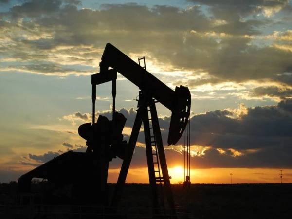 سعودی عرب نے ایشیائی خریداروں کیلئے خام تیل کی قیمتوں میں کمی کر دی