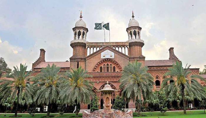 لاہور ہائیکورٹ نے چیئرمین نیب کو ذاتی حیثیت میں طلب کرلیا