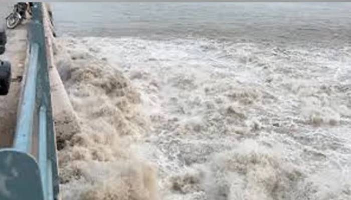 دریائے چناب سیلاب، ہیڈپنجند کے مقام پر پانی کی سطح میں تیزی سے اضافہ