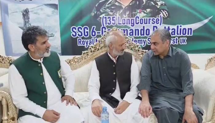 10 بیٹے بھی ہوتے تو وطن پر قربان کر دیتی، میجر عدنان اسلم شہید کی والدہ 