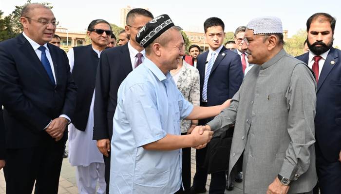 صدر آصف علی زرداری کا ’کاشغر ‘کی تاریخی عیدگاہ مسجد کا دورہ