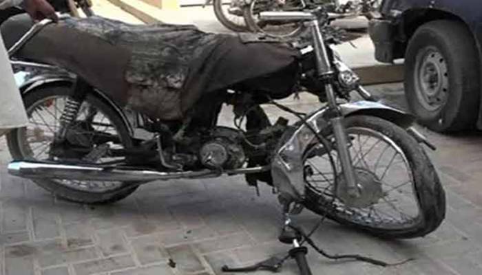 لاہور: ڈیفنس فیز 6 میں کار ڈرائیور نے موٹرسائیکل سواروں کو کچل ڈالا