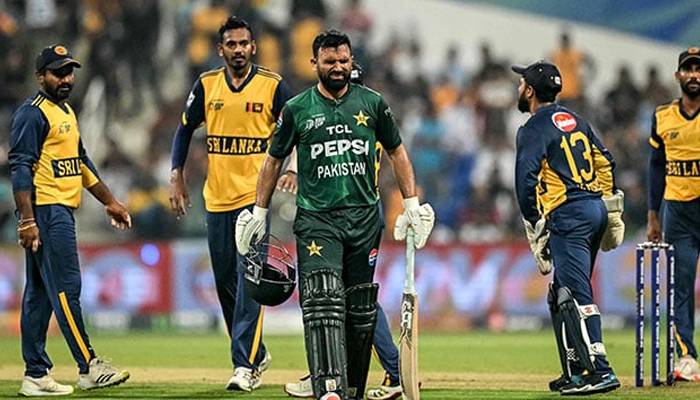 ہیلمٹ پر گیند لگنے کےبعد فخرزمان مکمل طور پر فٹ قرار
