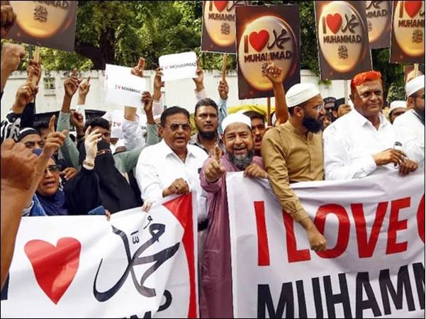 بھارت میں عقیدتِ رسول جرم بن گیا، ’آئی لو محمد ﷺ‘ کہنے پر مسلمانوں پر پولیس کا تشدد