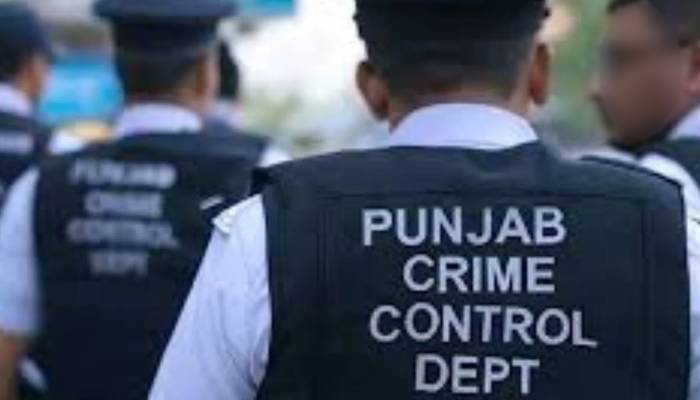 لاہور: سی سی ڈی اہلکار کو لڑکی کے معاملے میں تشدد کا نشانہ بنایا گیا