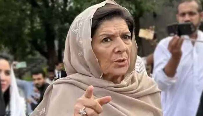 عمران خان واضح کہا ہے کہ وہ ویڈیو لنک پر پیش نہیں ہوں گے، علیمہ خان