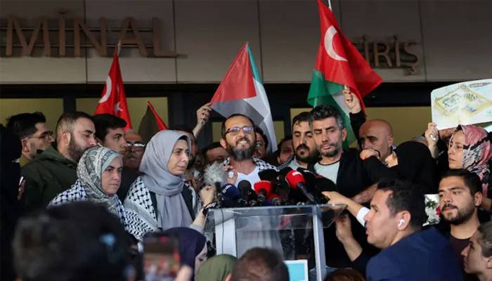 اسرائیلی حراست سے رہائی پانے والے صمود فلوٹیلا کے 137 کارکن استنبول پہنچ گئے