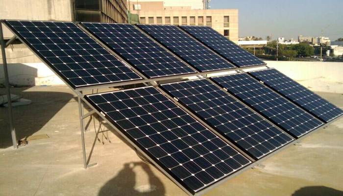 سولر پاور کے بجلی نرخ میں 2 روپے فی یونٹ کمی 