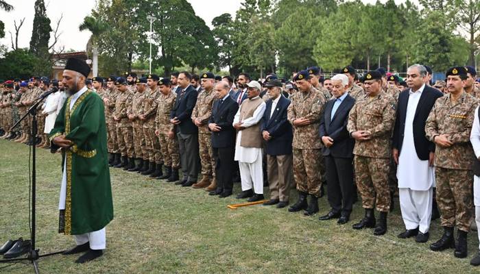 لیفٹیننٹ کرنل جنید طارق اور میجر طیب راحت کی نمازِ جنازہ چکلالہ گیریژن میں ادا