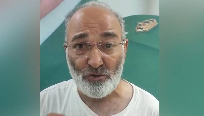 سابق سینیٹر مشتاق احمد کا وطن واپس پہنچنے پر پہلا بیان، بڑے انکشافات کردیے