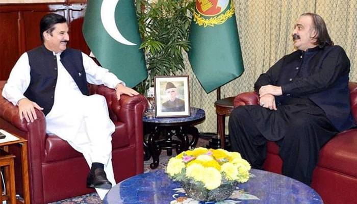 علی امین گنڈاپور کے استعفے کی منظوری میں ٹال مٹول کی اندرونی کہانی