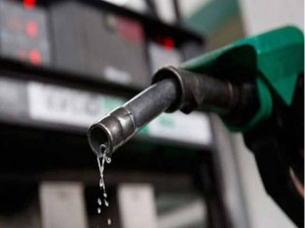 عوام کیلئے اچھی خبر، پیٹرول کی قیمت میں بڑی کمی کا امکان