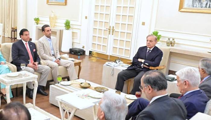 وزیر اعظم سے بلاول بھٹو  کی ملاقات، ملک کی مجموعی و سیاسی صورتحال پر تبادلہء خیال