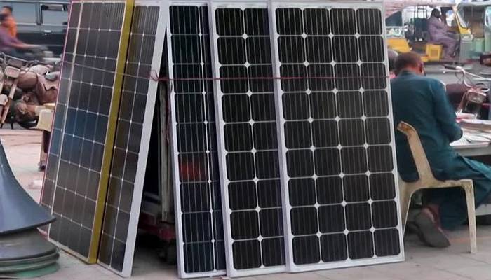 سولرصارفین کیلئے بری خبر، ایک اور ٹیکس کی تیاری