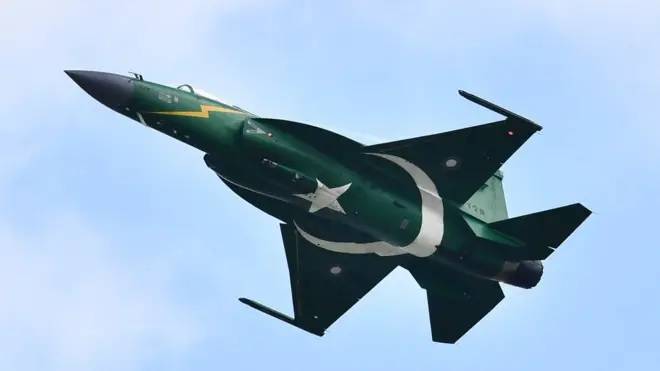 پاک فضائیہ کے جے ایف 17 تھنڈر بلاک تھری طیارے آذربائیجان پہنچ گئے