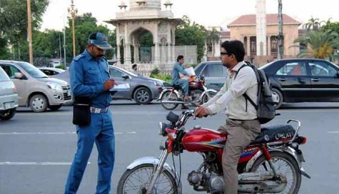 پنجاب حکومت کا موٹرسائیکل سواروں پر نئی پابندی کا اعلان