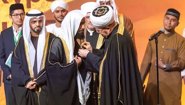 روسی مسلمانوں نےمسجدنبویﷺکےامام کواعلیٰ ترین اعزاز سے نواز دیا