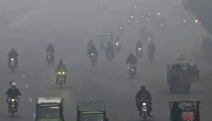 بھارت میں دیوالی کی آتش بازی سے لاہور کا 'اے کیو آئی' خطرناک سطح تک بڑھ گیا