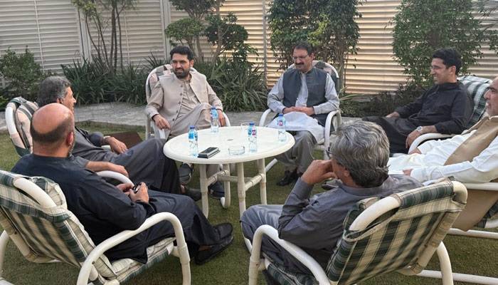پی ٹی آئی رہنماؤں کی عمران خان سے ملاقات کے بعد صوبائی کابینہ کی تشکیل پر اتفاق