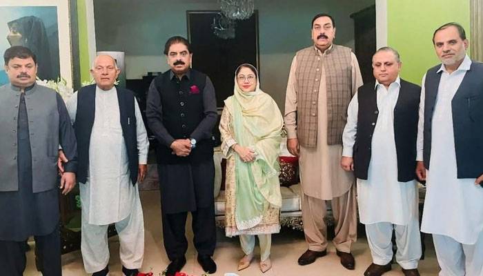 پی ٹی آئی آزاد کشمیر فارورڈ بلاک کے 5 وزرا کا پیپلزپارٹی میں شمولیت کا اعلان 